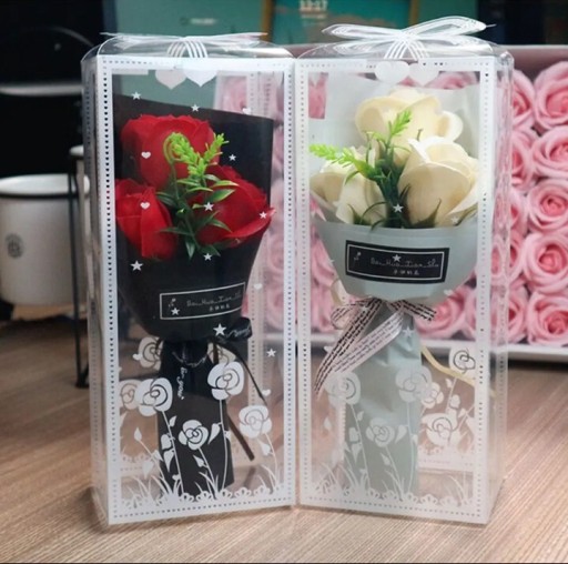 Zdjęcie oferty: Bukiet 3 Róż ( zestaw z pudełkiem)
