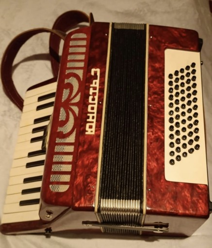 Zdjęcie oferty: Akordeon YUNOST 3 Walizka 60 Basów Piękny stan
