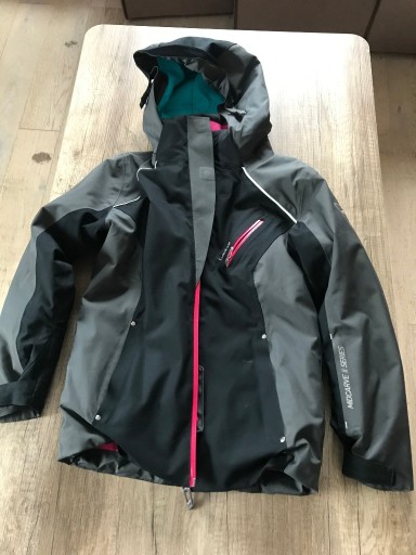 Zdjęcie oferty: kurtka i spodnie narciarskie 133-142