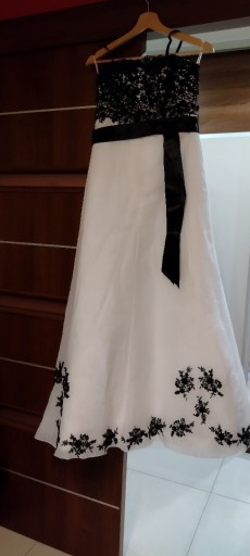 Zdjęcie oferty: Wyjątkowa suknia ślubna rozmiar 36/38 plus GRATIS 