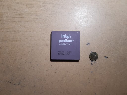 Zdjęcie oferty: RETRO Procesor  kolekcjonerski  intel  Pentium MMX 