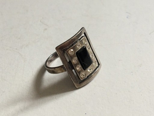 Zdjęcie oferty: Srebrny pierścionek  z cyrkoniami i agatem R-15