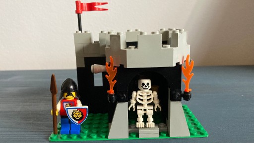 Zdjęcie oferty: Oryginalne zestawy LEGO Skeleton Surprise (6036)