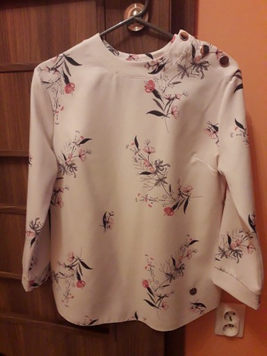 Zdjęcie oferty: Modna bluzka/koszula w kwiaty rozm. S/M