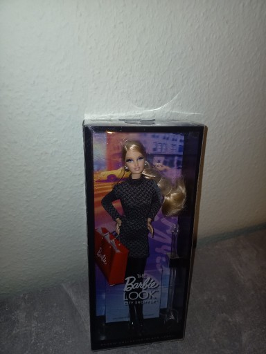 Zdjęcie oferty: Barbie collector The Look City shopper blond NRFB 