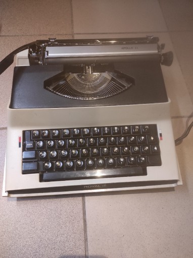 Zdjęcie oferty: Maszyna do pisania ROYAL APOLLO 11