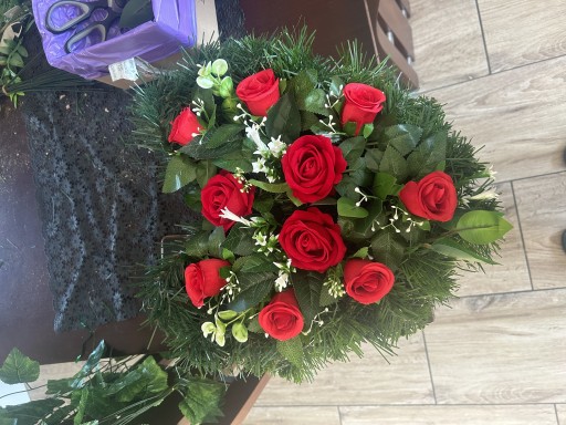 Zdjęcie oferty: Serce na cmentarz, czerwone róże
