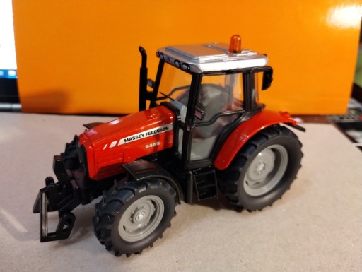 Zdjęcie oferty: SIKU 1:32 3051 Traktor Massey Ferguson MF 5455