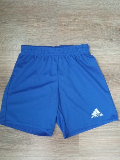 Zdjęcie oferty: Spodenki szorty chłopięce Adidas rozmiar 110 cm