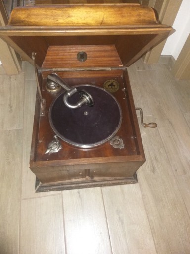 Zdjęcie oferty: Bardzo stary gramofon
