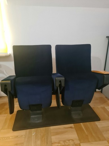 Zdjęcie oferty: Fotele kinowe z rozkładanymi stolikami
