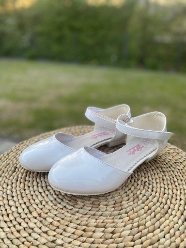 Zdjęcie oferty: Białe buty komunijne dla dziewczynki r 34 Wojtyłko