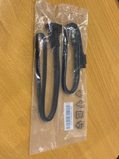 Zdjęcie oferty: 2 x Kabel SATA, kątowy i prosty