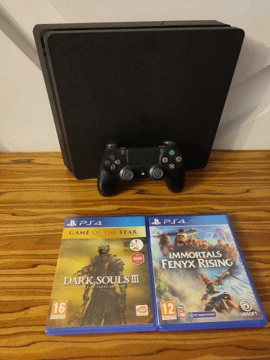 Zdjęcie oferty: [PS4] Konsola PlayStation 4 Slim + Pad + 2 Gry
