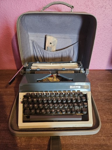 Zdjęcie oferty: Maszyna do pisania Erika ze skrzynią