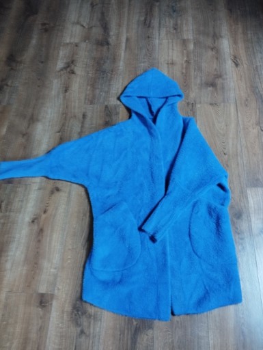 Zdjęcie oferty: Płaszcz damski alpaka z kapturem, niebieski  