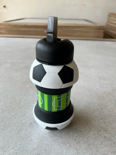 Zdjęcie oferty: Silikonowa składana butelka bidon na napoje wodę - piłka nożna 