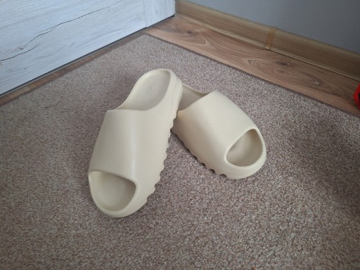 Zdjęcie oferty: Yeezy slide bone