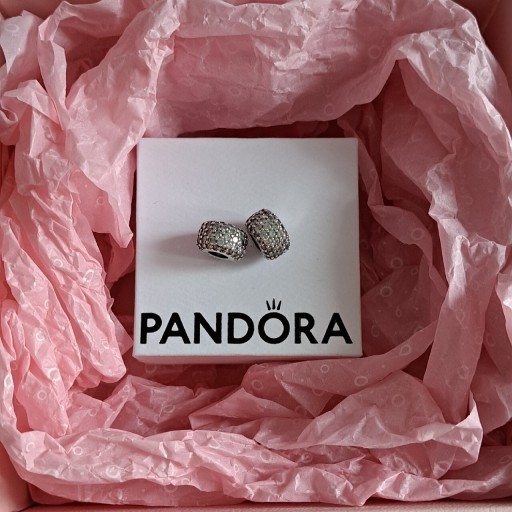 Zdjęcie oferty: Pandora charms wysadzany lśniącymi kamieniami