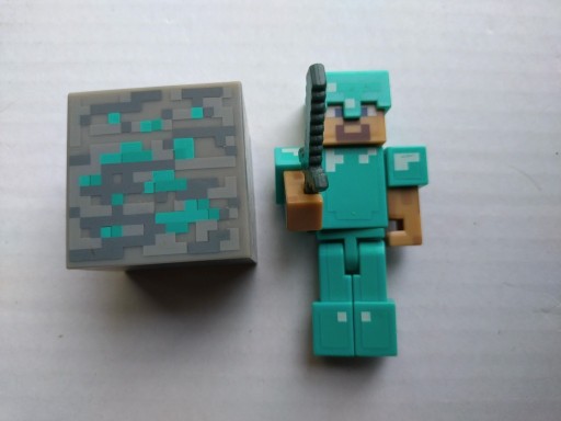 Zdjęcie oferty: Minecraft Diamentowy Steve figurki 3 sztuki seria2