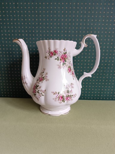 Zdjęcie oferty: Porcelanowy dzbanek Royal Albert "Lavender Rose" uszkodzony 