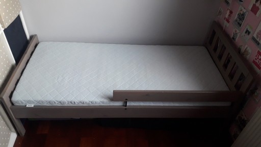 Zdjęcie oferty: Łóżko dziecięce IKEA drewniane z materacem 160×70