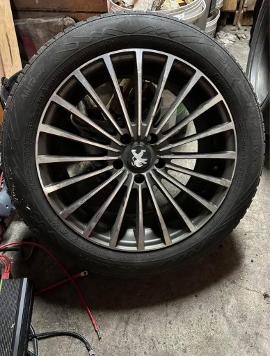 Zdjęcie oferty: Felgi 17" Peugeot + Opony