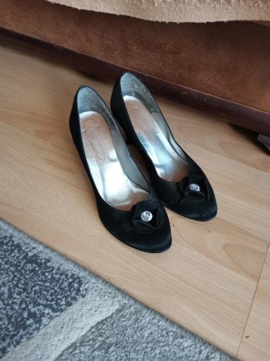 Zdjęcie oferty: Buty damskie czarne pantofle czółenka na obcasie39