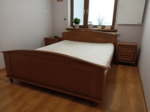 Zdjęcie oferty: Łóżko 160x200 + materac + dwie szafki nocne