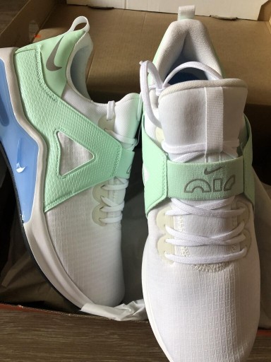 Zdjęcie oferty: Buty damskie Nike Nowe rozmiar 44 