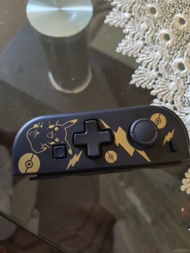 Zdjęcie oferty: Hori Switch D-pad kontroler Pikachu Black & Gold