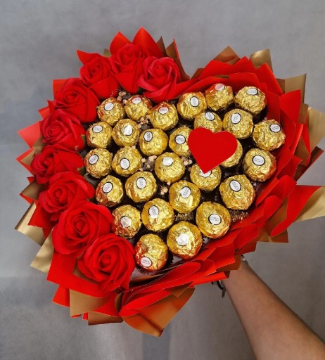 Zdjęcie oferty: Słodki bukiet dzień Matki Ferrero Rocher róże mydl
