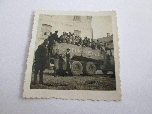 Zdjęcie oferty: LICEUM KRZEMIENIEC 1935 FOTOGRAFIA 6/6 cm