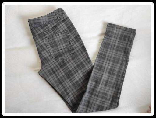Zdjęcie oferty: Spodnie damskie w szaro-czarną kratkę 40 L