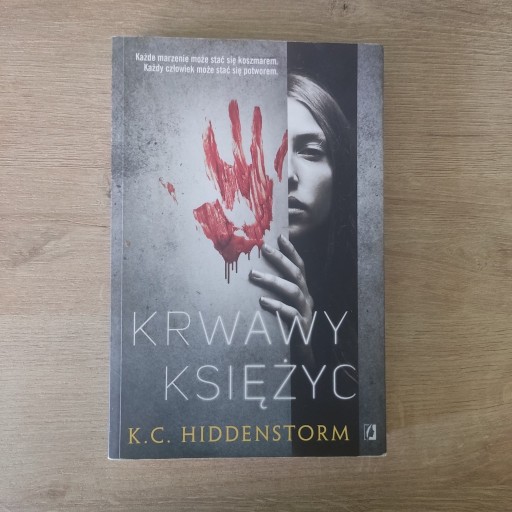 Zdjęcie oferty: Krwawy Księżyc - K. C. Hiddenstorm