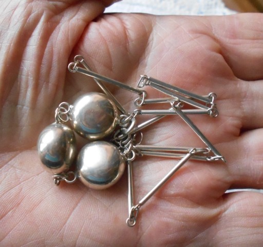 Zdjęcie oferty: Stary delikatny  naszyjnik srebrny  z kulkami