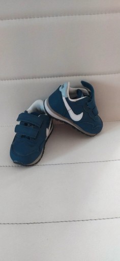 Zdjęcie oferty: Nowe Nike Buciki roz. 18.5