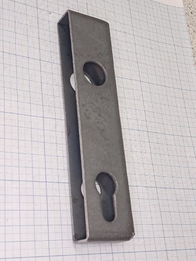 Zdjęcie oferty: Puszka metalwa - kaseta do wspawania pod zamek bębenkowy 72/22/17 solidna