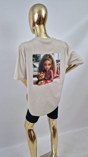 Zdjęcie oferty: T-shirt beżowy z aplikacją lalki LALU 