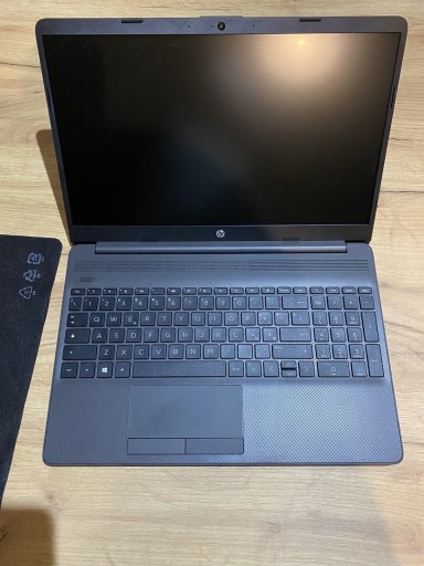 Zdjęcie oferty: Nowy Laptop HP 255 3020e 4GB SSD 256GB