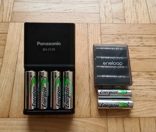 Zdjęcie oferty: Ładowarka Panasonic Eneloop Pro 4 + akumulatory AA R6 4x2500mAh, 4x2300mAh