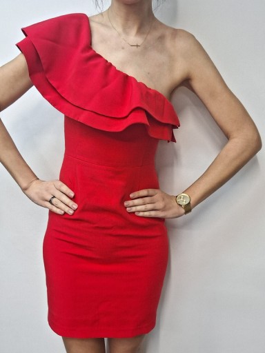 Zdjęcie oferty: Czerwona sukienka podkreślająca figurę rozm.S 