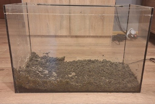 Zdjęcie oferty: Akwarium 72l z pokrywą, lampą i piaskiem 