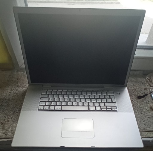 Zdjęcie oferty: laptop Apple A1261- 17 cali