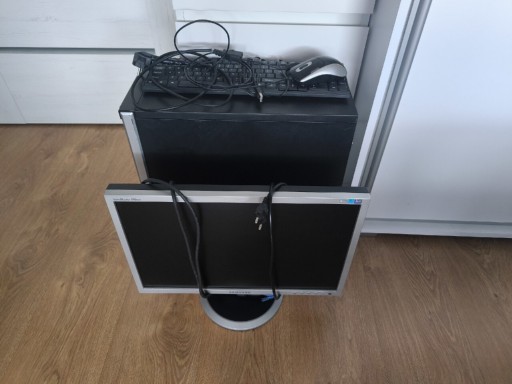 Zdjęcie oferty: Komputer stacjonarny monitor klawiatura myszka zestaw 