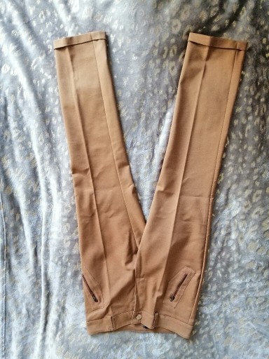 Zdjęcie oferty: Spodnie damskie w kolorze jasnobrązowym.