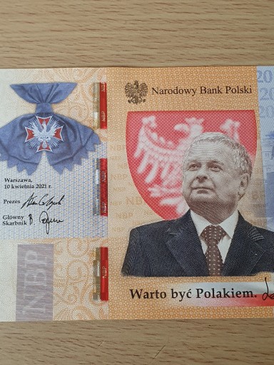 Zdjęcie oferty: BANKNOT 20 ZŁ LECH KACZYŃSKI WARTO BYĆ POLAKIEM