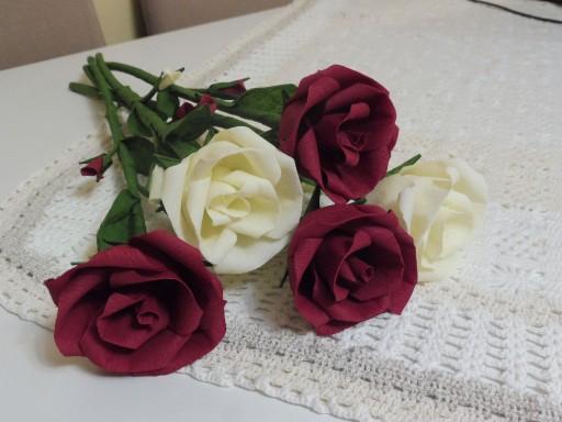 Zdjęcie oferty: Róże z bibuły - Kwiaty z bibuły