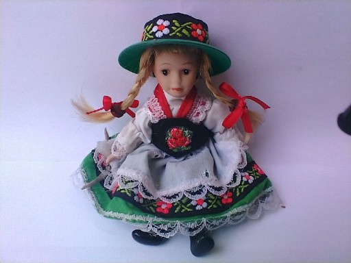 Zdjęcie oferty: Lalka kolekcjonerska w stroju bawarskim