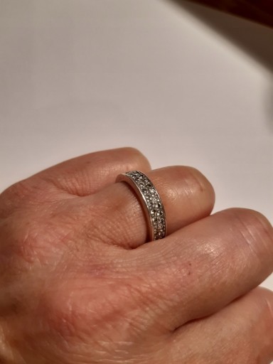 Zdjęcie oferty: pierścionek obrączka z cyrkoniami 925 wielkość 13